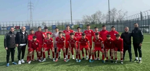 K&ouml;rfez Gen&ccedil;lerbirliği, Balıkesir ekibini 2-1 yenerek finale &ccedil;ıktı
