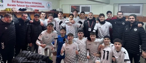 K&ouml;rfez Gen&ccedil;lerbirliği, U-18 Ligi&rsquo;nde liderliğe y&uuml;kseldi

