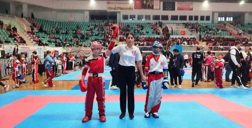 K&ouml;rfez&rsquo;in gen&ccedil; kick boks&ccedil;uları Diyarbakır&rsquo;dan madalyayla d&ouml;nd&uuml;
