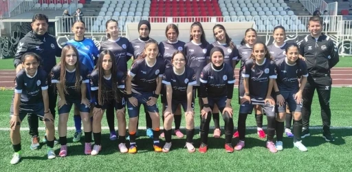 K&ouml;rfez&rsquo;in U-15 kızları sezona galibiyetle başladı
