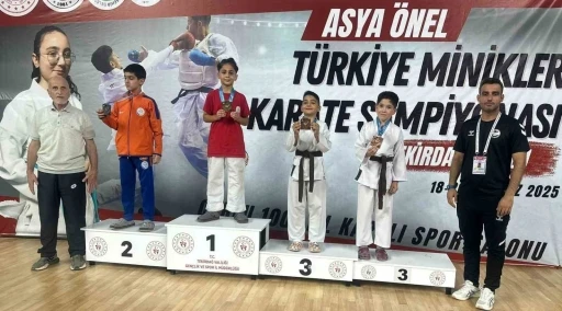 Körfezli minik karateciler Türkiye şampiyonasında altın ve bronz madalya aldı
