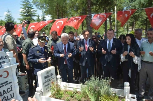 Korkuteli&rsquo;nde 15 Temmuz şehidi Yasin Naci Ağaroğlu, mezarı başında anıldı
