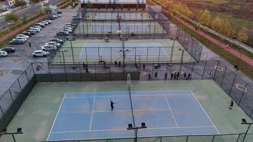 Kortta kıran kırana mücadele
