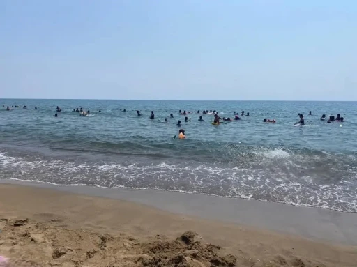 Koruma altındaki &ccedil;ocuklar deniz kampında moral depoladı
