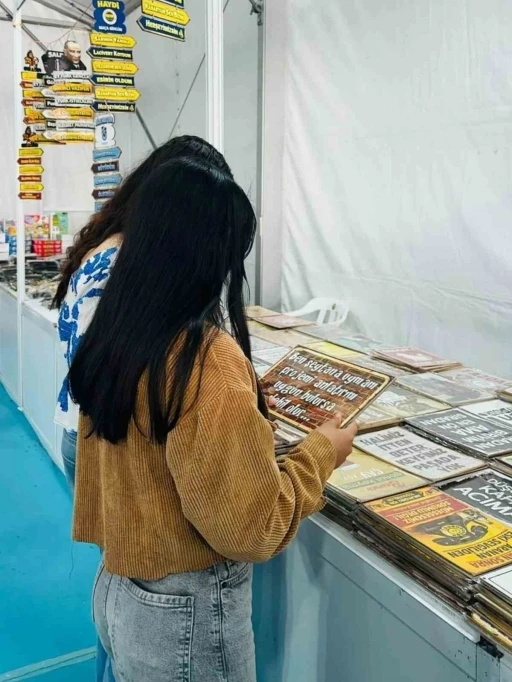 Koruma altındaki &ccedil;ocuklar kitap fuarında yazarlarla buluştu

