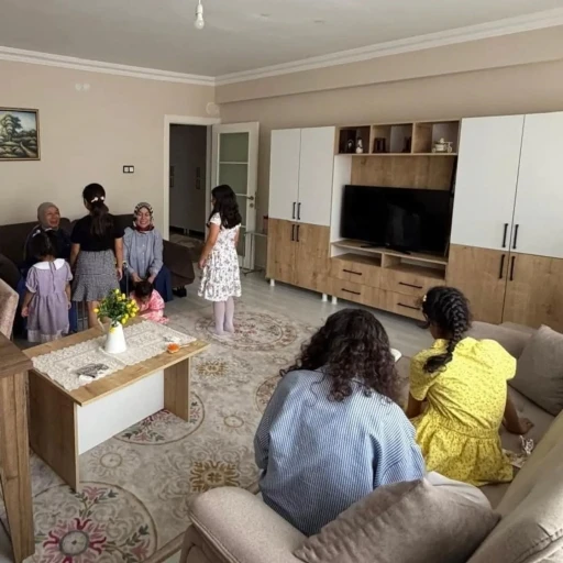 Koruma altındaki &ccedil;ocuklara rol model desteği
