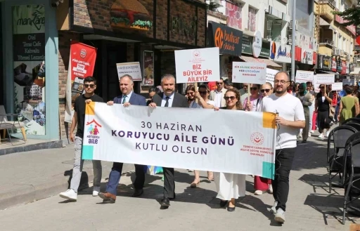 ’Koruyucu Aile Günü’ farkındalık yürüyüşü
