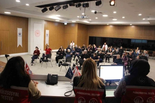 Koruyucu aile hizmet modeli sağlık &ccedil;alışanlarına tanıtıldı
