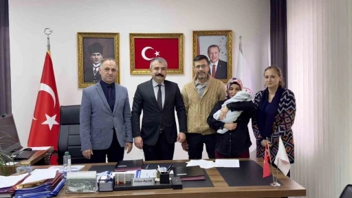 Koruyucu aile projesi bir &ccedil;ocuğu daha sıcak yuvaya kavuşturdu
