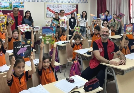 Köşk MYO öğrencileri 100. Yıl Atatürk İlkokulu’na kitap bağışında bulundu

