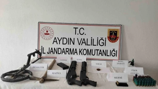 Köşk’teki işletmenin ek binasında uyuşturucu ve av tüfekleri ele geçirildi
