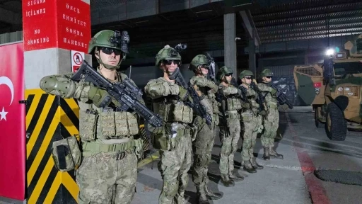 Kosova’da Türk askerlerinin zeybekli cumhuriyet coşkusu