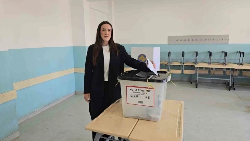 Kosova&rsquo;daki genel se&ccedil;imlerde Başbakan Kurti&rsquo;nin partisi y&uuml;zde 47,13 oyla birinci oldu
