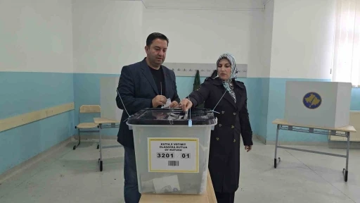 Kosova’nın tek Türk belediyesi Mamuşa’da Abdülhadi Krasniç yeniden seçimi kazandı
