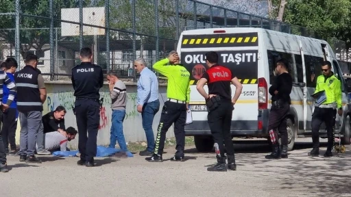 Kötü şaka ölümle bitti: Okul servisi, öğrenciye çarptı
