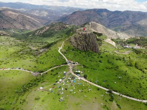 Kov Kalesi eteklerinde şenlik coşkusu

