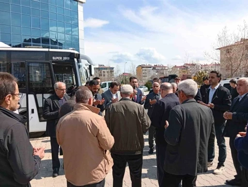 Kovancılar&rsquo;da umre kafilesi dualarla uğurlandı
