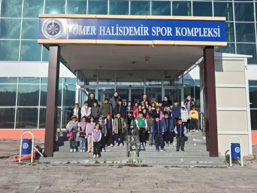 Köy okullarında ki öğrenciler sinema ile tanıştı

