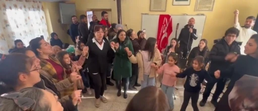 K&ouml;y okullarında m&uuml;zik, oyun ve oyuncakla gelen mutluluk

