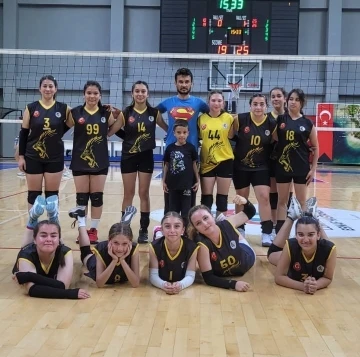 KÖYCEĞİZ AKADEMİ SPOR KULÜBÜ VOLEYBOL KIZ TAKIMI YENİLGİSİZ GRUP BİRİNCİSİ OLDU