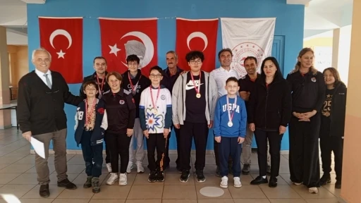 K&ouml;yceğiz&rsquo;de 153 satran&ccedil; sporcusu &Ccedil;anakkale Şehitleri i&ccedil;in buluştu
