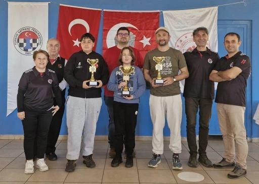 K&ouml;yceğiz&rsquo;de 23 Nisan satran&ccedil; turnuvası d&uuml;zenlendi
