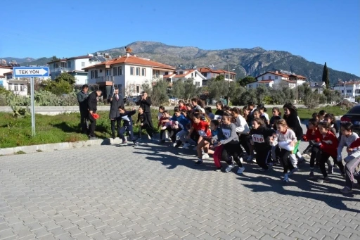 K&ouml;yceğiz&rsquo;de Atat&uuml;rk yol koşusu yapıldı
