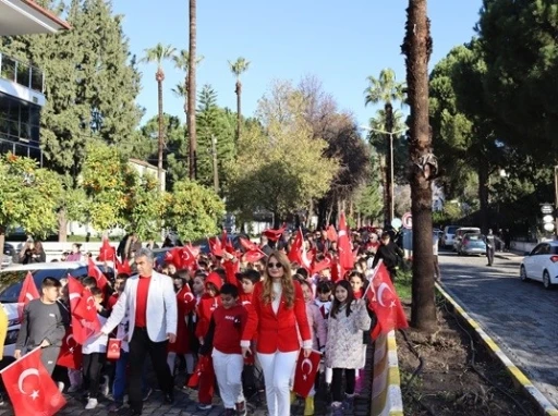 K&ouml;yceğiz&rsquo;de Bayrak Y&uuml;r&uuml;y&uuml;ş&uuml; coşkuyla tamamlandı
