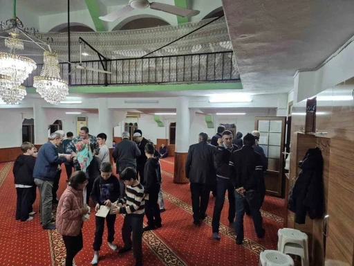 Köyceğiz’de çocuklar bayram harçlıklarını erken aldı
