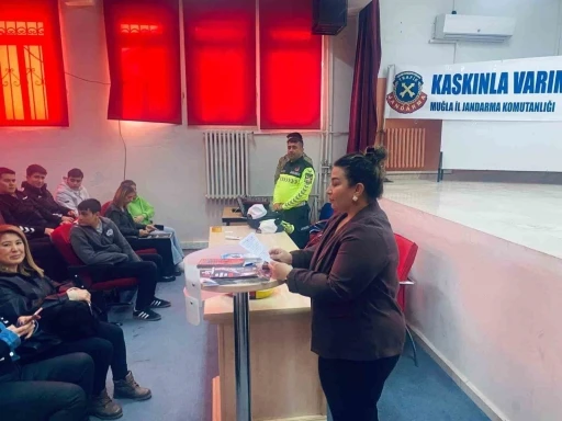 K&ouml;yceğiz&rsquo;de lise &ouml;ğrencilerine y&ouml;nelik &lsquo;Trafik Eğitimi&rsquo; semineri d&uuml;zenlendi