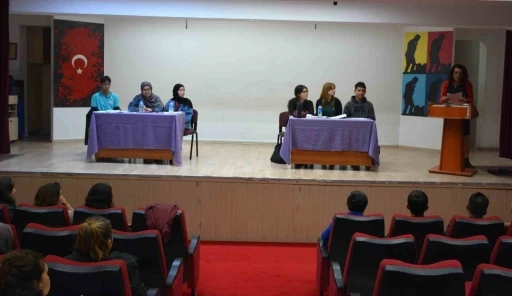 Köyceğiz'de Münazara Turnuvası Başladı