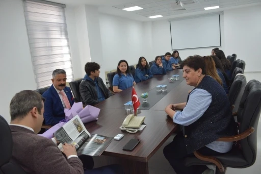 &Ouml;ĞRENCİLER &lsquo;MAVİ M&Uuml;REKKEP&rsquo; ADLI DERGİ &Ccedil;IKARDI