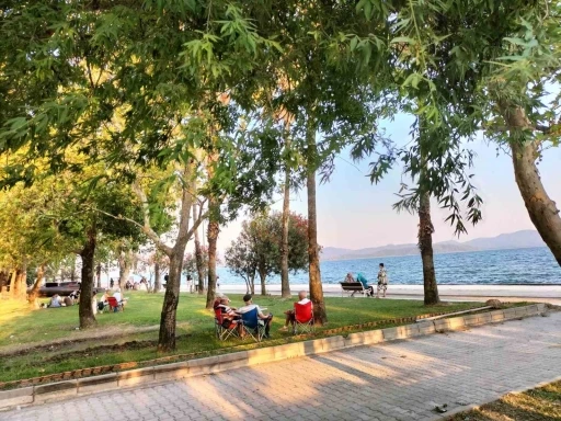 K&ouml;yceğiz&rsquo;de sıcak hava etkili oluyor
