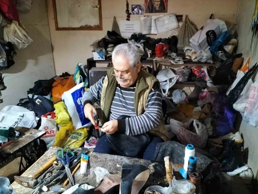 K&ouml;yceğiz&rsquo;in son ayakkabı ustası, emekli oldu ama mesleğini bırakamadı
