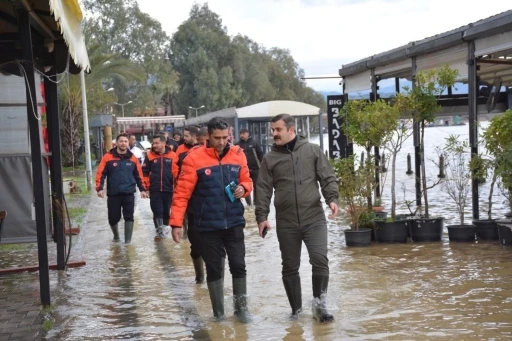 K&ouml;yceğiz&rsquo;de G&ouml;l Taştı, Kordon Sular Altında Kaldı
