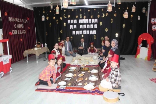 K&ouml;yceğiz Kaymakamı Kumcu, miniklerin tekne orucu heyecanına ortak oldu

