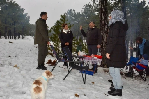 K&ouml;yceğiz Kaymakamı Kumcu, vatandaşların kar keyfine ortak oldu
