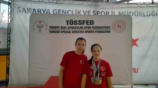 K&ouml;yceğizli y&uuml;zme sporcusu Oral, madalyaları topladı
