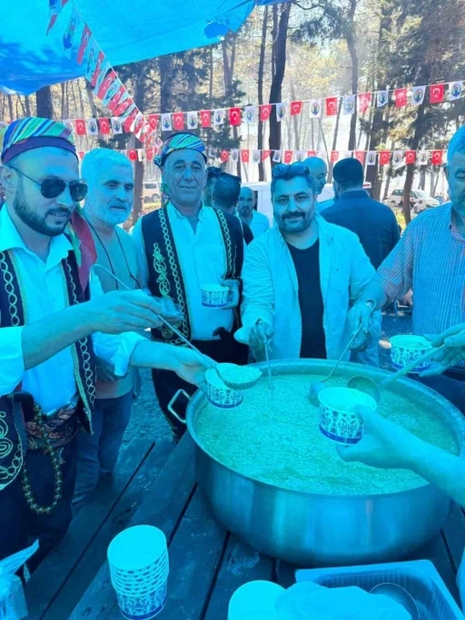 K&ouml;yl&uuml;ler geleneksel kır pikniğinde buluştu
