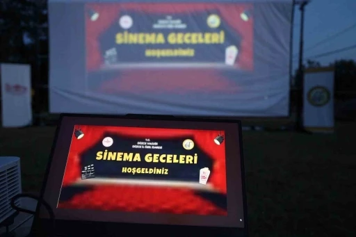 &rsquo;K&ouml;y&uuml;mde a&ccedil;ık hava sinema g&ouml;sterimi&rsquo; Arabacı K&ouml;y&uuml;&rsquo;nde devam edecek
