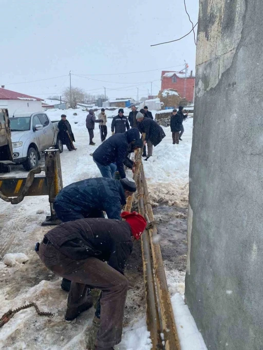 K&ouml;y&uuml;n i&ccedil;me suyu şebekesindeki arıza giderildi

