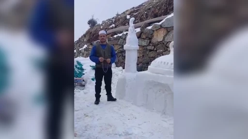 K&ouml;y&uuml;ne kardan cami yaptı