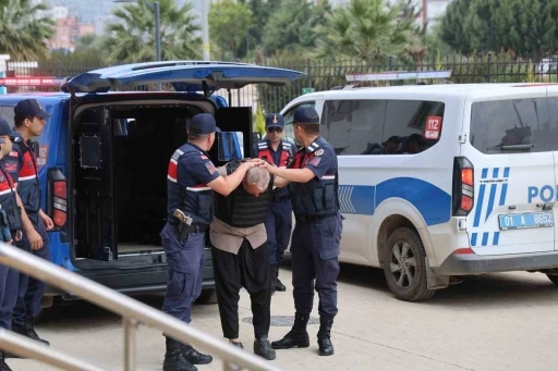 Kozan&rsquo;da baba ve oğlunu &ouml;ld&uuml;ren zanlı adliyeye sevk edildi
