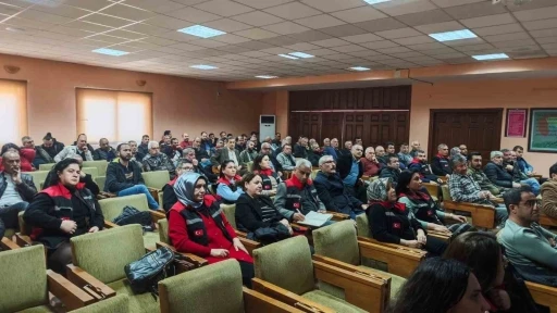 Kozan&rsquo;da hurma &uuml;reticilerine kapsamlı eğitim
