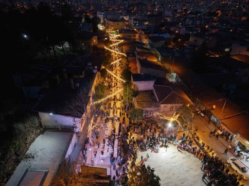 Kozan Kalesi&rsquo;nden atılan topla tarihi &ccedil;arşıda Ramazan coşkusu yaşandı

