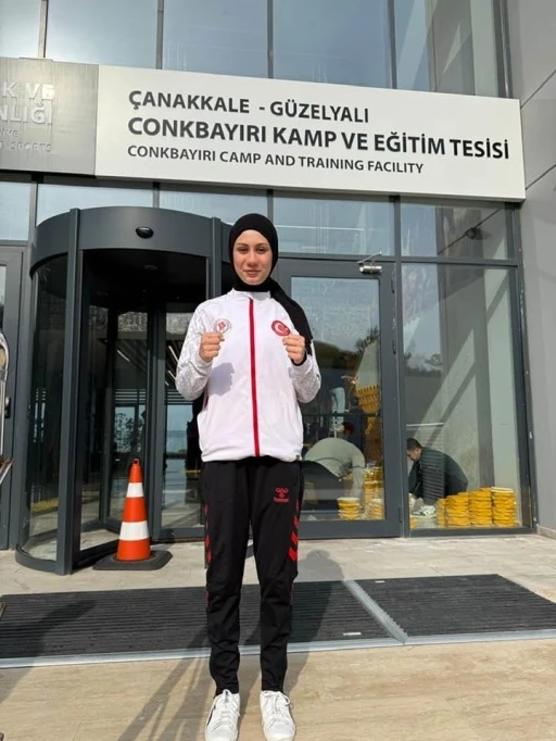 Kozanlı milli boks&ouml;r Azra, d&uuml;nya kupası i&ccedil;in hazırlanıyor

