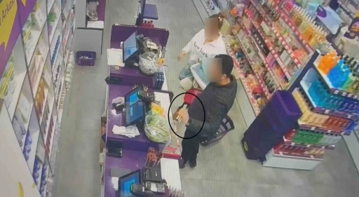 Kozmetik market zincirine dadanan anne, baba ve kız 3 aylık s&uuml;re&ccedil;te 1 milyon 200 bin TL&rsquo;lik &uuml;r&uuml;n &ccedil;aldı
