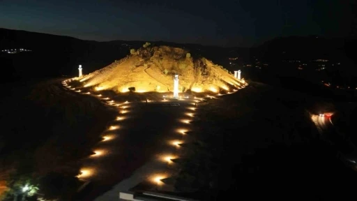Krali&ccedil;eler mezarlığı gece de ziyarete a&ccedil;ıldı
