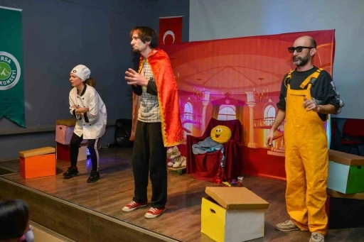 &rsquo;Kralın kayıp şapkası&rsquo;nı &ccedil;ocuklar buldu
