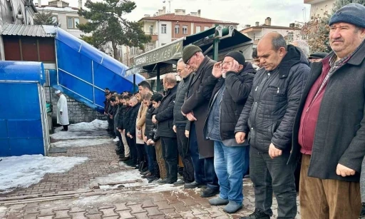 Krikonun kayması ile otob&uuml;s&uuml;n altında kalan gen&ccedil; toprağa verildi
